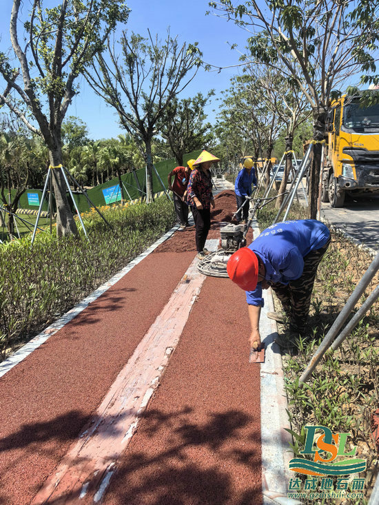 廣州濱海公園透水混凝土路面施工現(xiàn)場來啦！