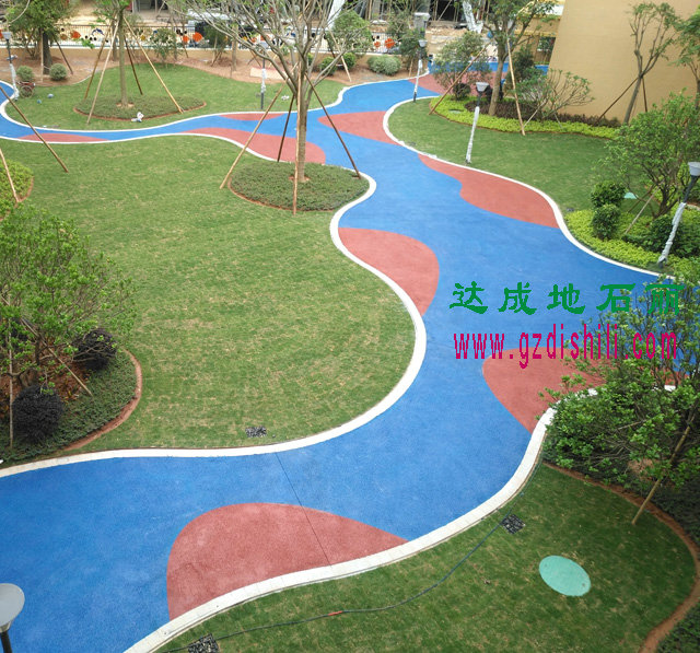 達成地石麗幼兒園透水地坪施工案例，透水混凝土路面鋪裝